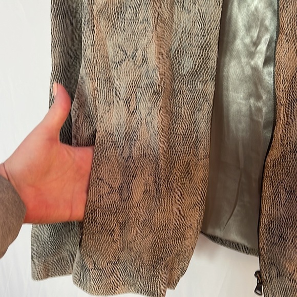 Bernardo leather muted python patterned jacket. Lined. Two pockets. - Picture 4 of 4